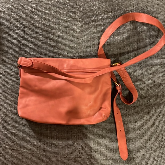 Universal Thread Purse - Picture 4 of 4